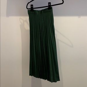 Green pleated Zara midi skirt